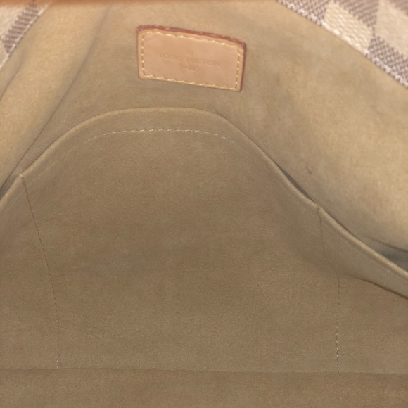 Authentic Louis Vuitton Artsy MM Handbag. - Picture 4 of 6